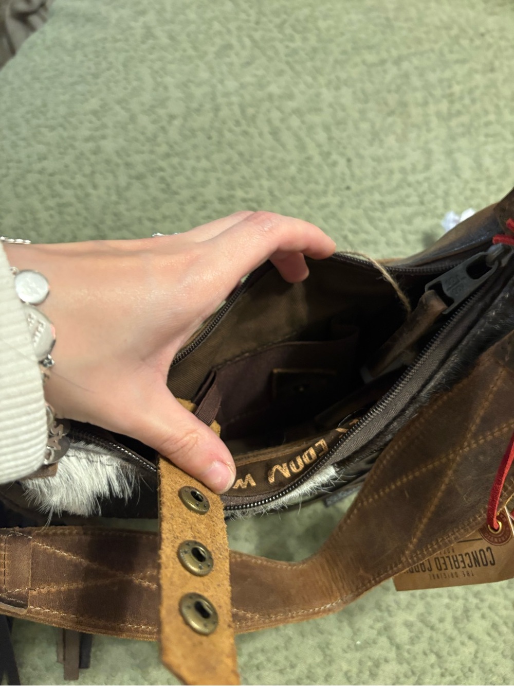 STS Ranchwear western Black & White Cowhide Fringe leather Shoulder Bag NWT - Picture 11 of 11